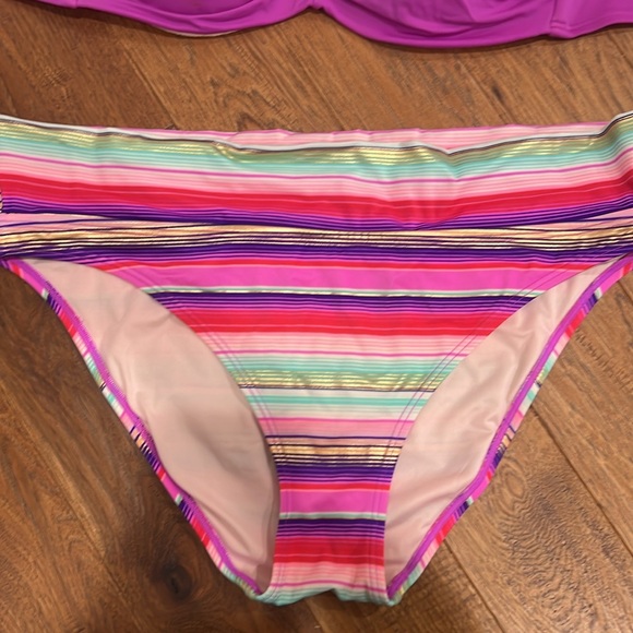 Bikini - Picture 2 of 3